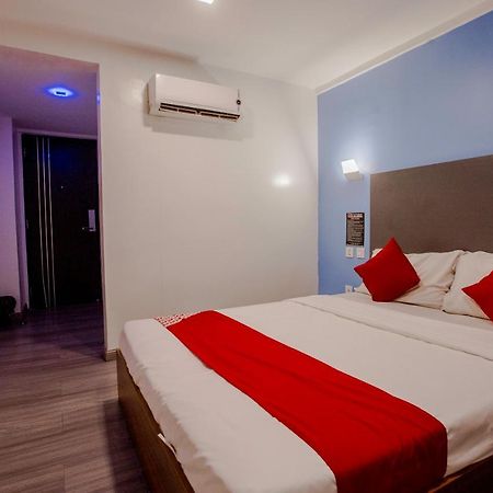 Oyo 666 Mc Hotel Fairview كويزون سيتي المظهر الخارجي الصورة