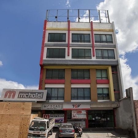 Oyo 666 Mc Hotel Fairview كويزون سيتي المظهر الخارجي الصورة