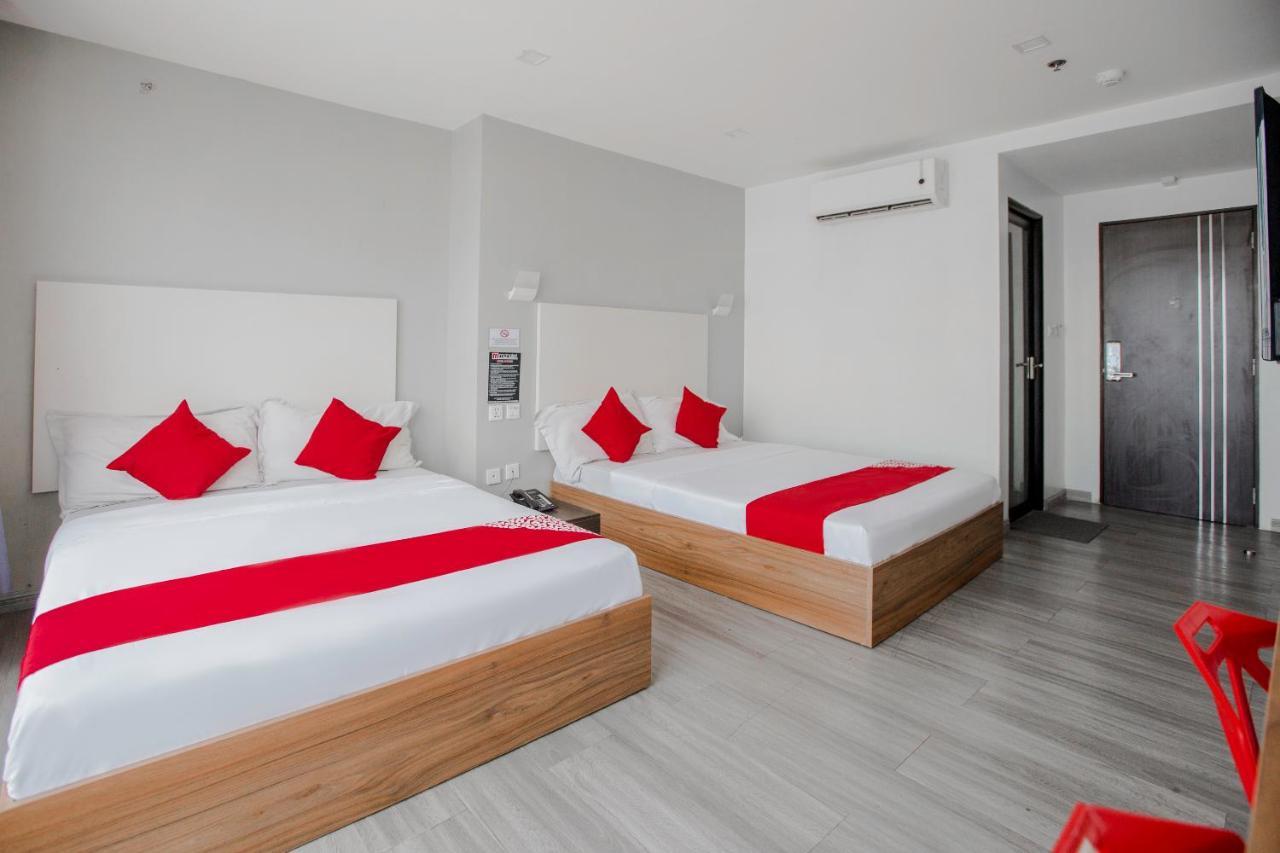 Oyo 666 Mc Hotel Fairview كويزون سيتي المظهر الخارجي الصورة
