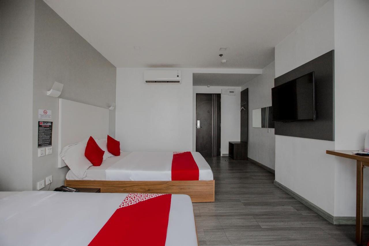 Oyo 666 Mc Hotel Fairview كويزون سيتي المظهر الخارجي الصورة