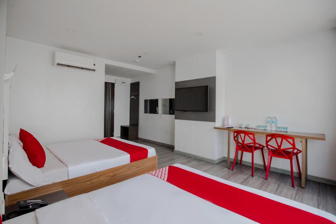 Oyo 666 Mc Hotel Fairview كويزون سيتي المظهر الخارجي الصورة