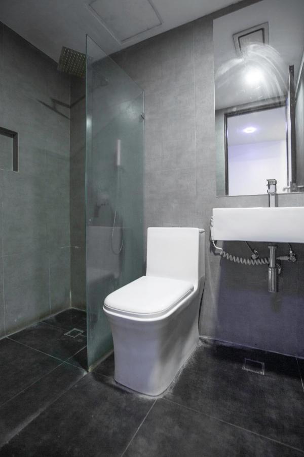Oyo 666 Mc Hotel Fairview كويزون سيتي المظهر الخارجي الصورة
