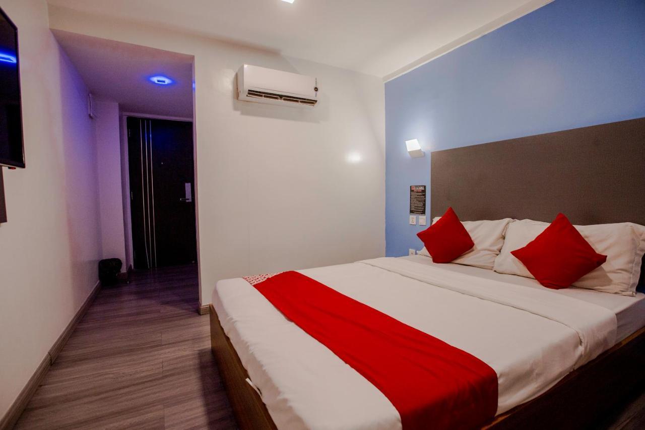 Oyo 666 Mc Hotel Fairview كويزون سيتي المظهر الخارجي الصورة