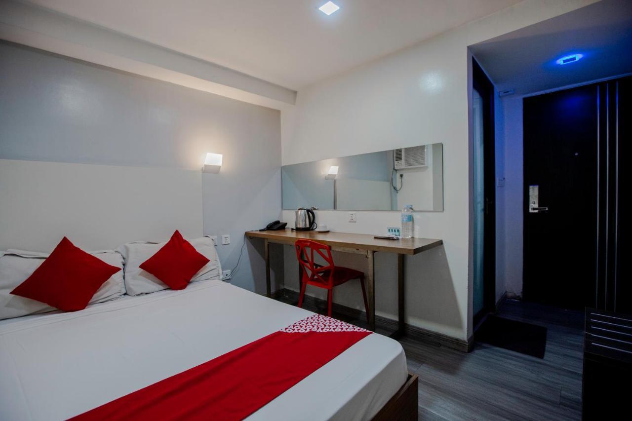 Oyo 666 Mc Hotel Fairview كويزون سيتي المظهر الخارجي الصورة