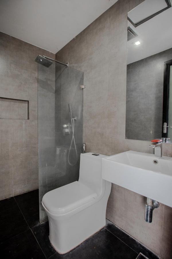 Oyo 666 Mc Hotel Fairview كويزون سيتي المظهر الخارجي الصورة