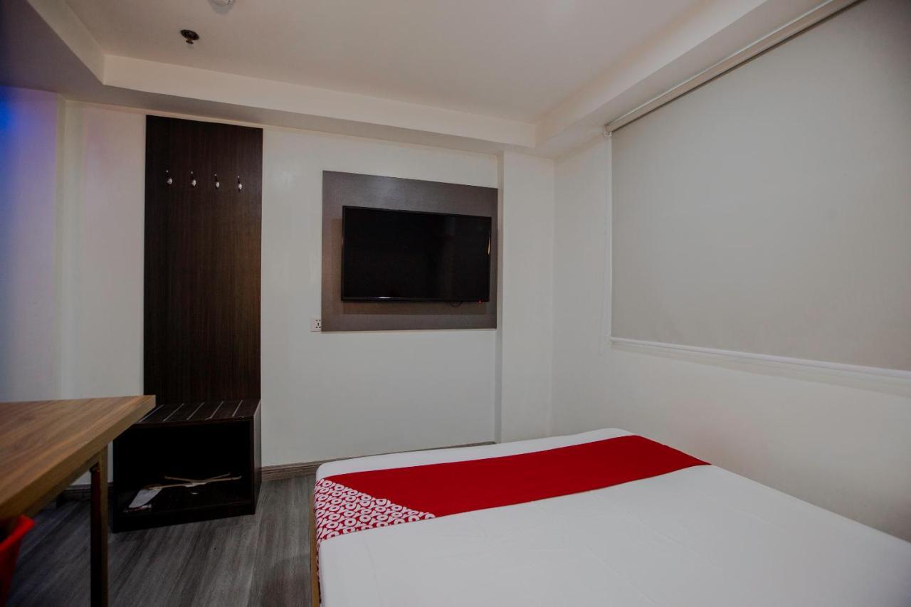Oyo 666 Mc Hotel Fairview كويزون سيتي المظهر الخارجي الصورة
