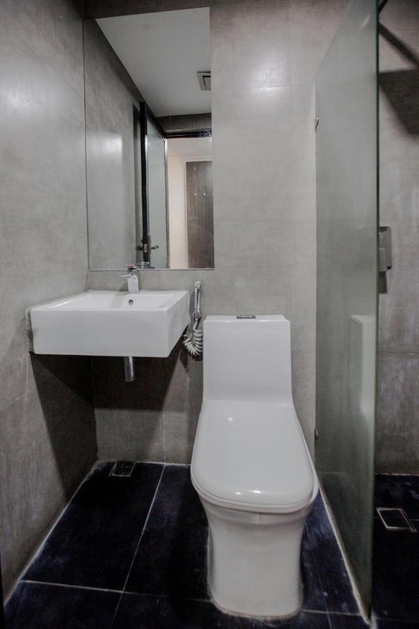 Oyo 666 Mc Hotel Fairview كويزون سيتي المظهر الخارجي الصورة