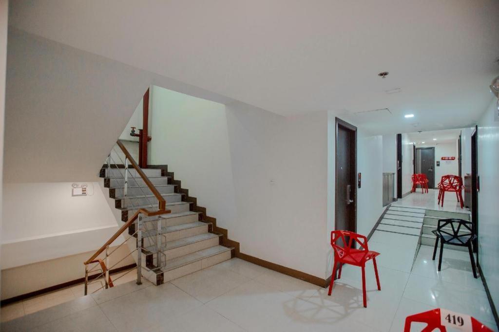 Oyo 666 Mc Hotel Fairview كويزون سيتي المظهر الخارجي الصورة